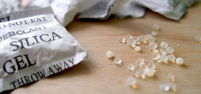 what happens if a dog eat silica gel